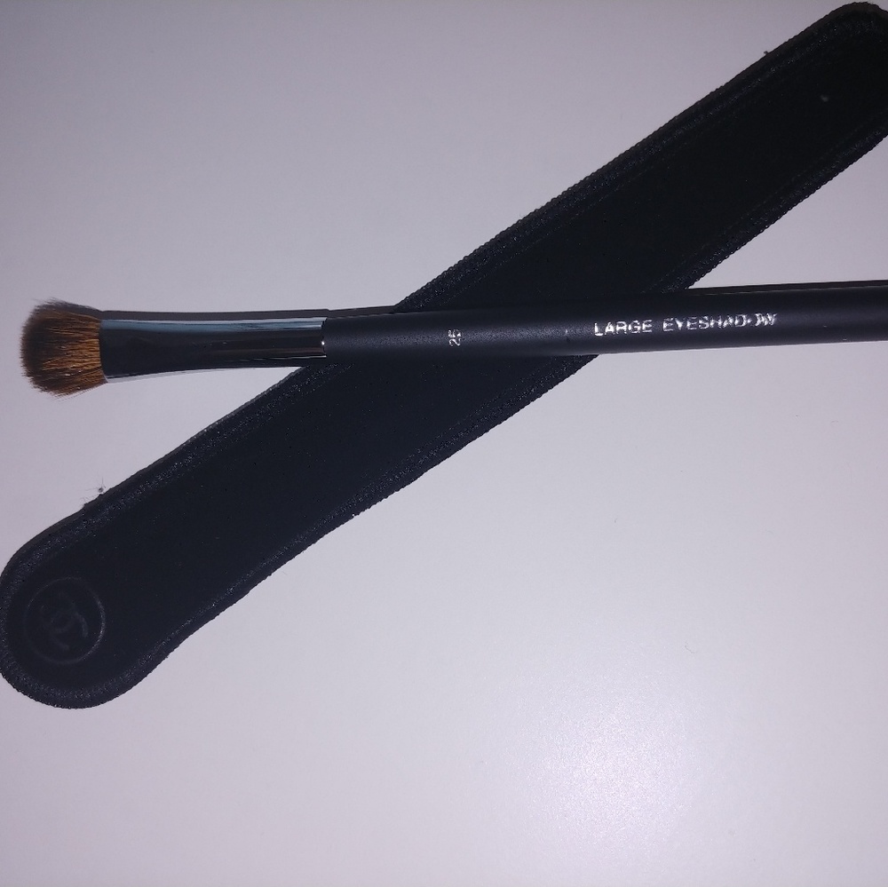 CHANEL Large Eyeshadow Brush #25